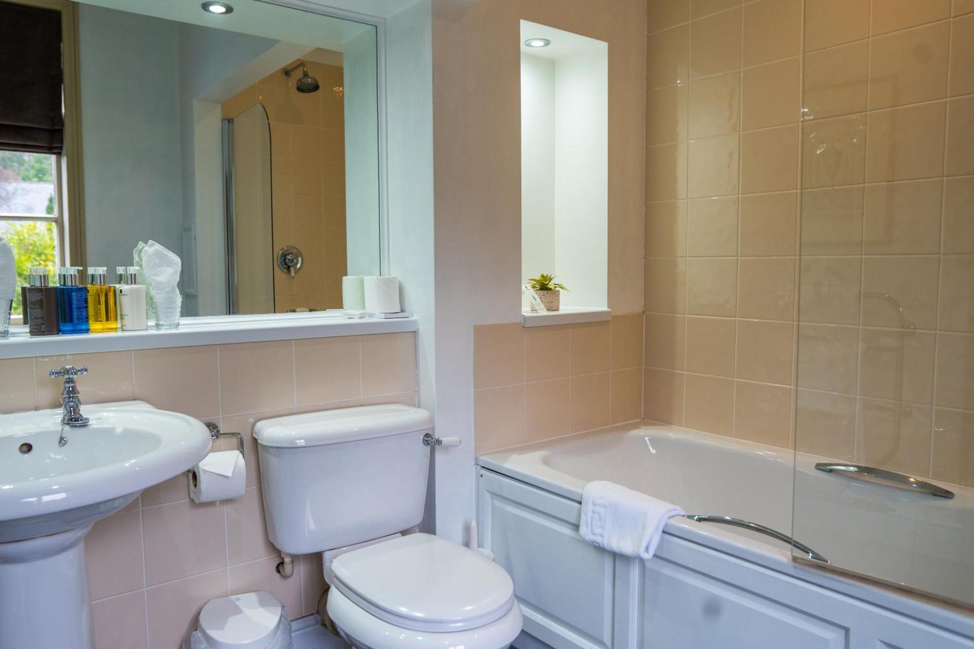 The Lake Country House Hotel & Spa Llangammarch Wells Екстериор снимка