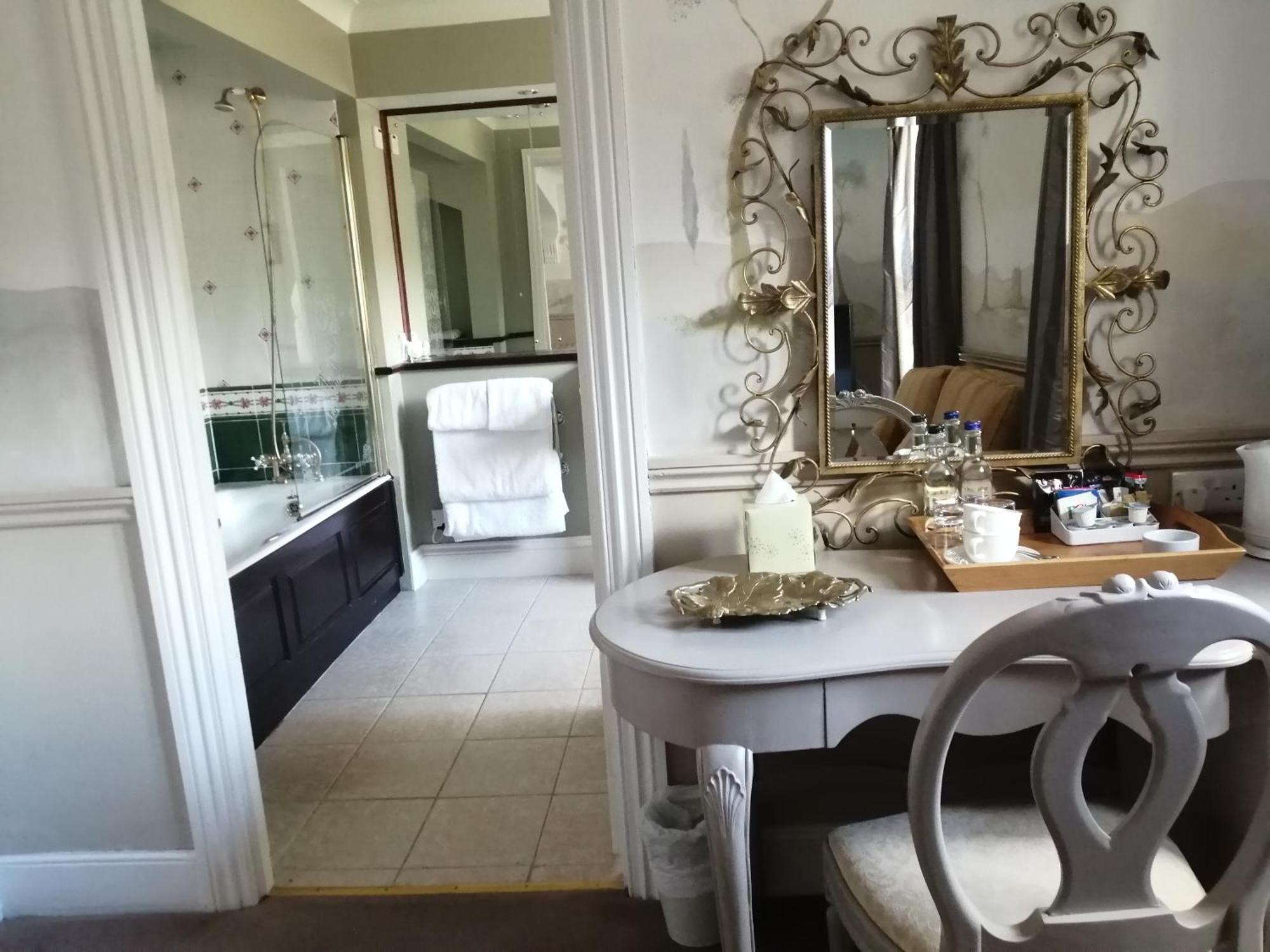 The Lake Country House Hotel & Spa Llangammarch Wells Екстериор снимка
